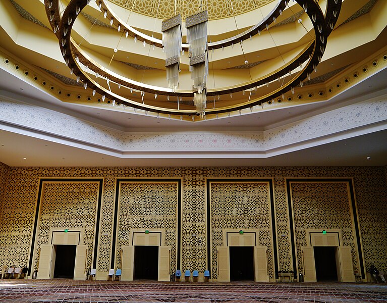 File:Doha West Bay Jamia Mosque Interior 3.jpg